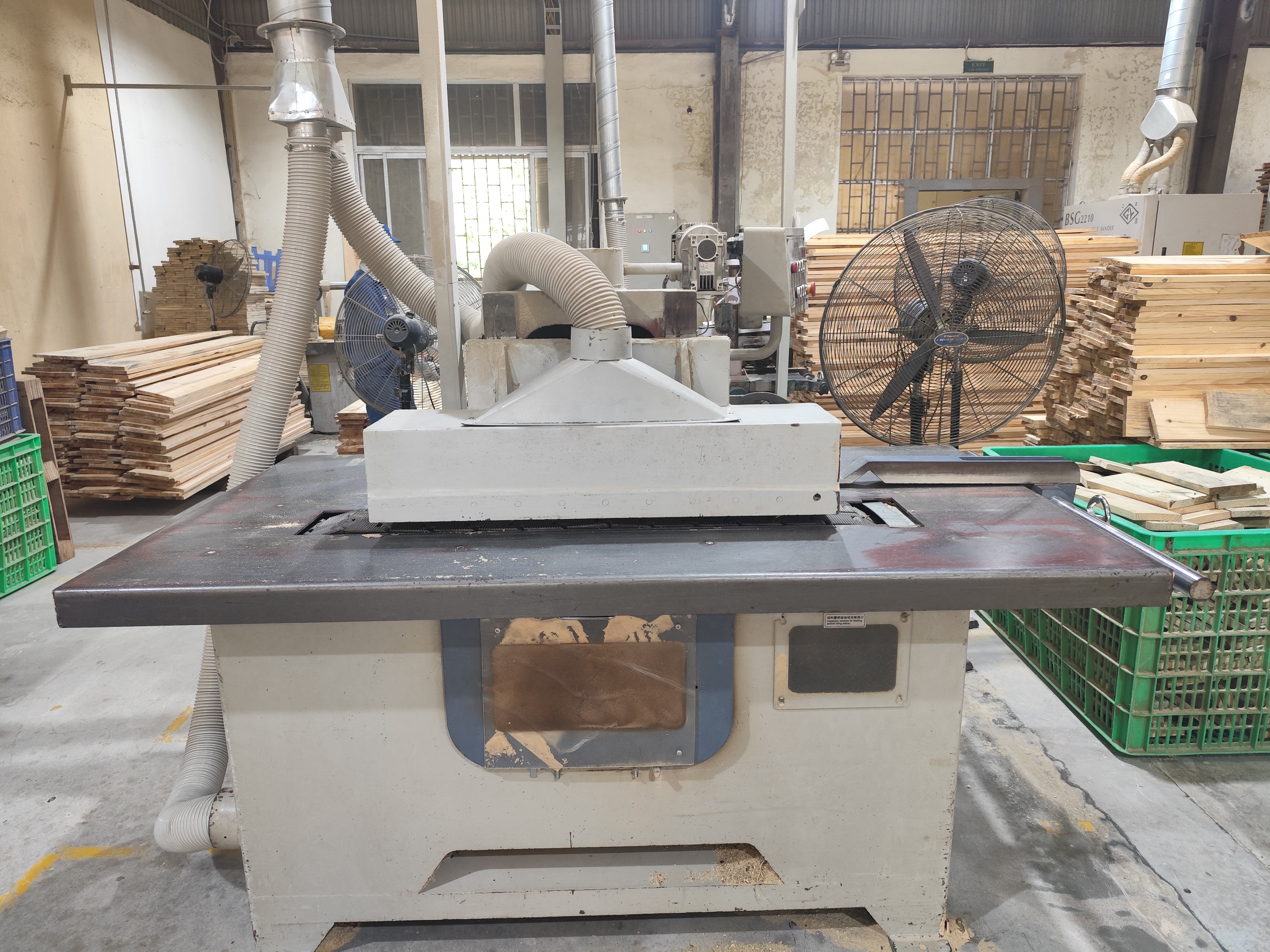 Wood grinding machine.jpg
